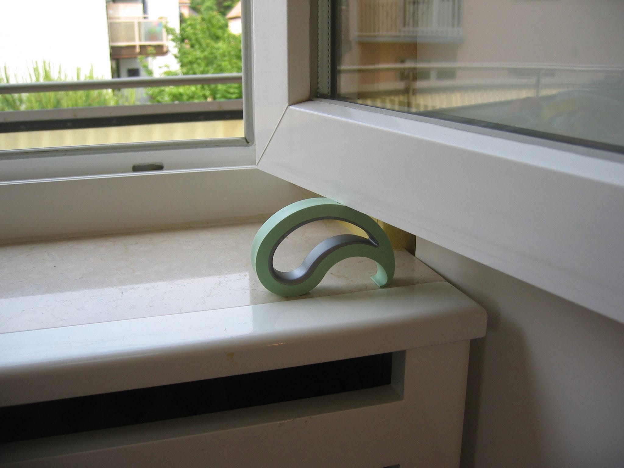 Stopix - opritor inteligent de uși și ferestre